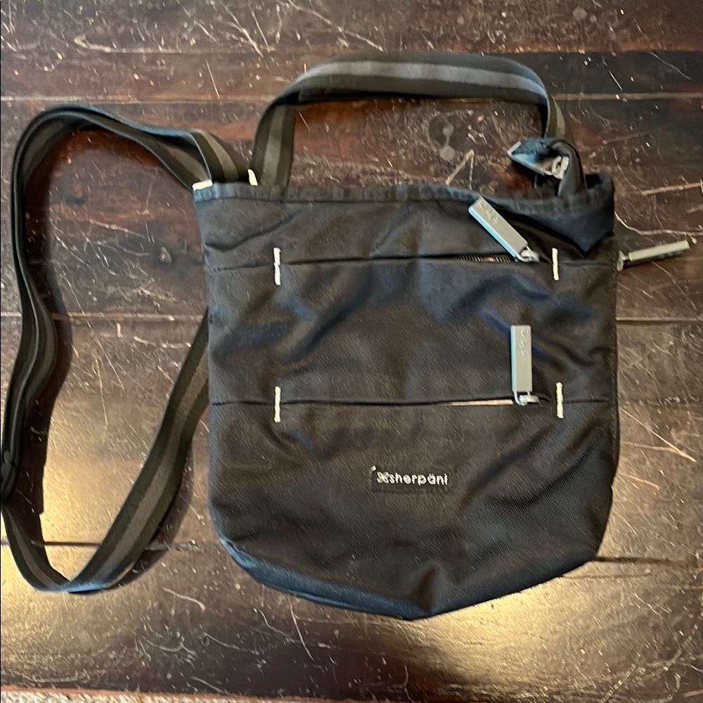 Sherpani Black Messenger Bag with Adjustable Strap